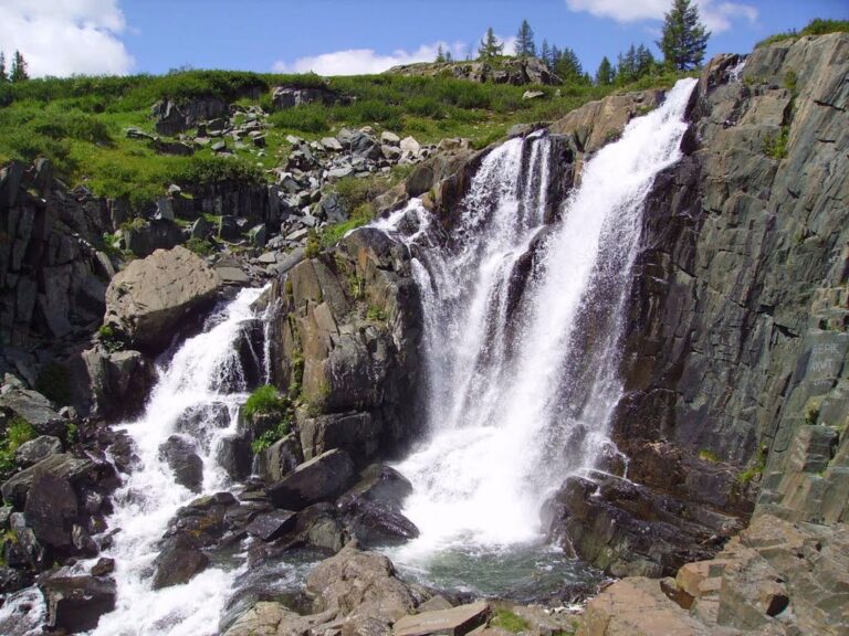 Baga turgen waterfall